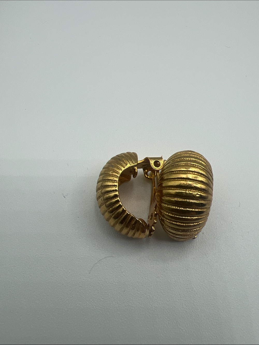 Vintage Gold-Tone Ribbed Clip-On Earrings